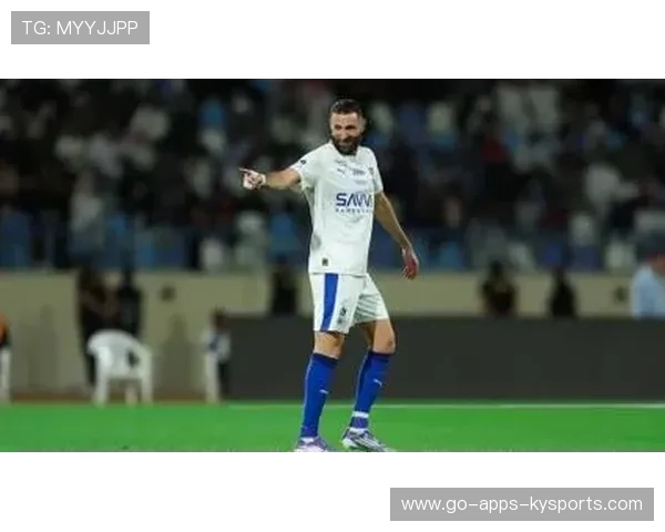 利雅得新月正式签下本泽马，转会费未公布但年薪刷新个人纪录